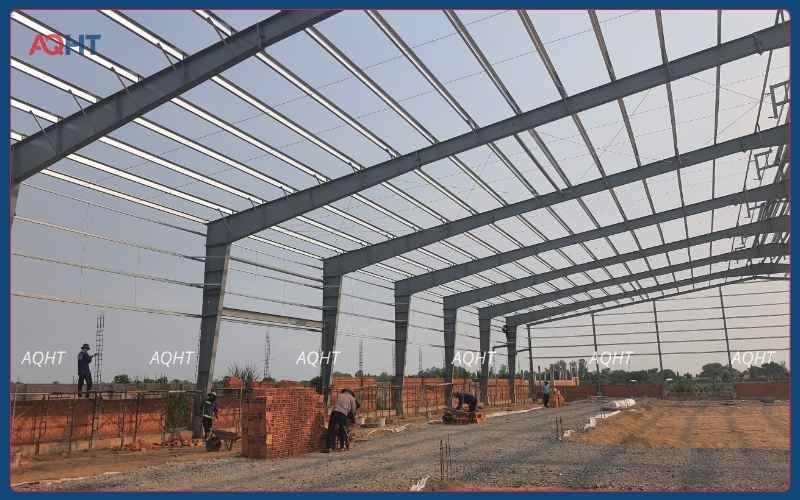 Thiết kế nhà máy công nghiệp hiện đại bởi AQHT